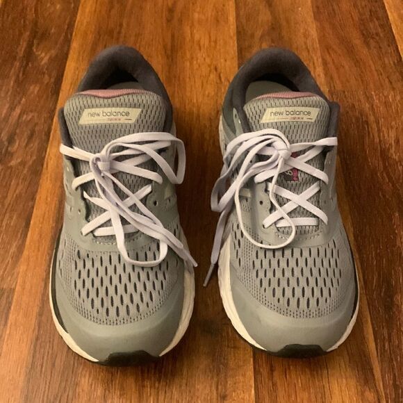 New Balance Shoes size 9 - Picture 3 of 9